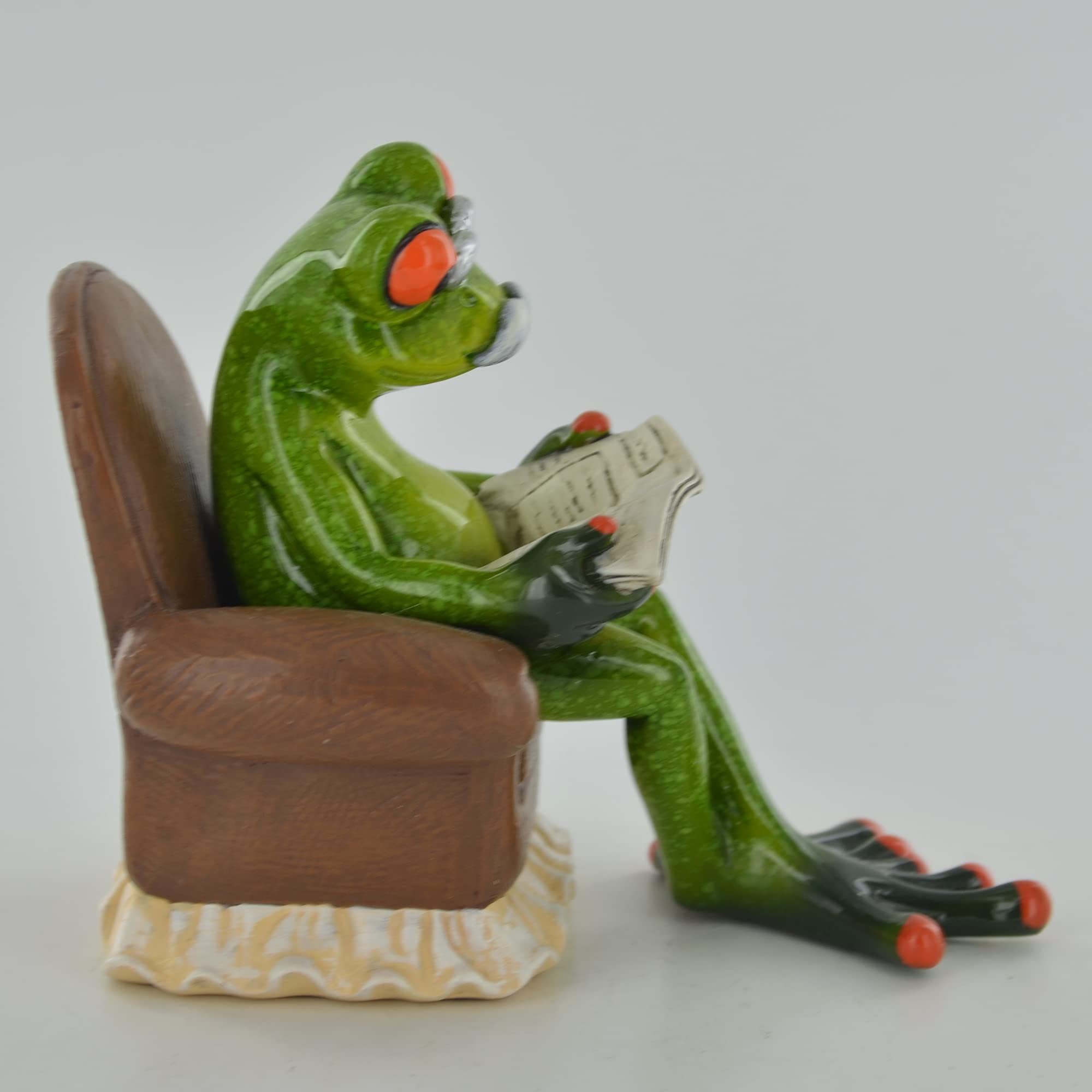 Comical Frogs - Grandad Small Resin Figurine Novelty Home Decor Joke Present Gift H10cm