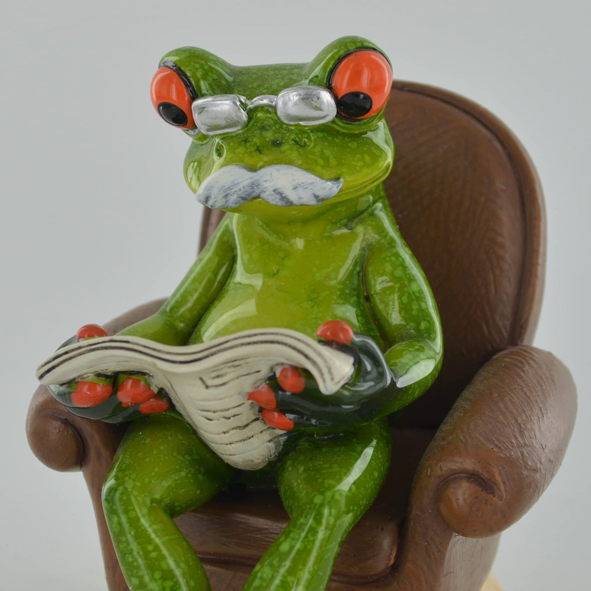 Comical Frogs - Grandad Small Resin Figurine Novelty Home Decor Joke Present Gift H10cm